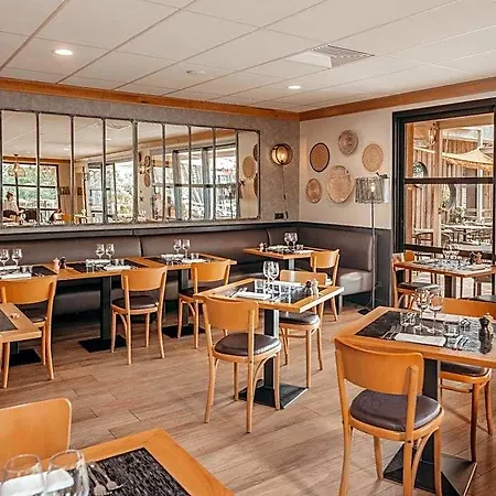 호텔 Domaine Du Ferret Restaurant & 4*